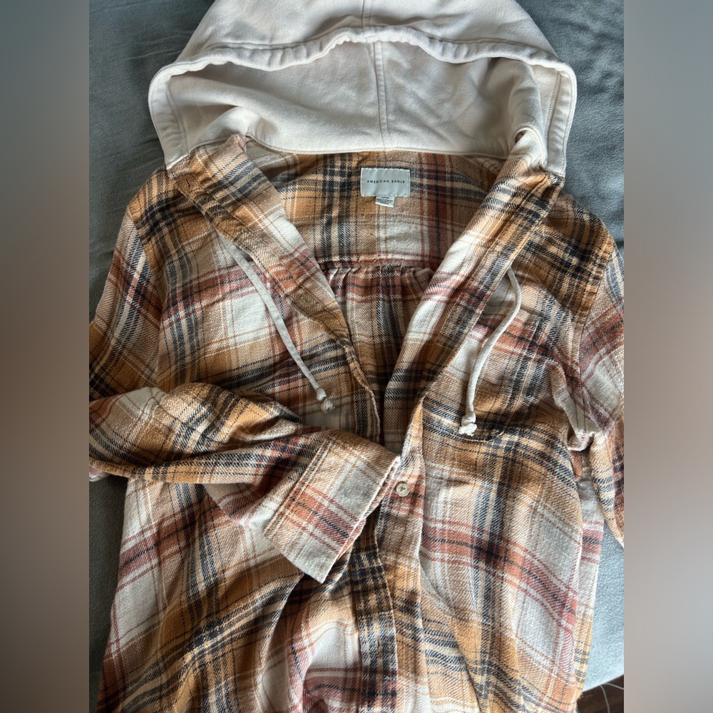 American Eagle hooded flannel. Size small, NEVER worn!